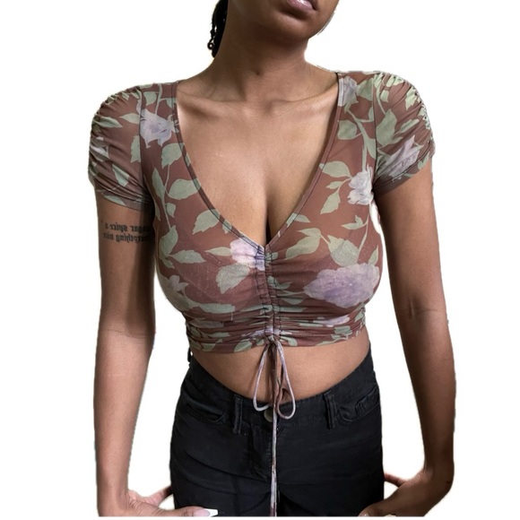 2 for $15 floral mesh scrunch crop top - Picture 1 of 6